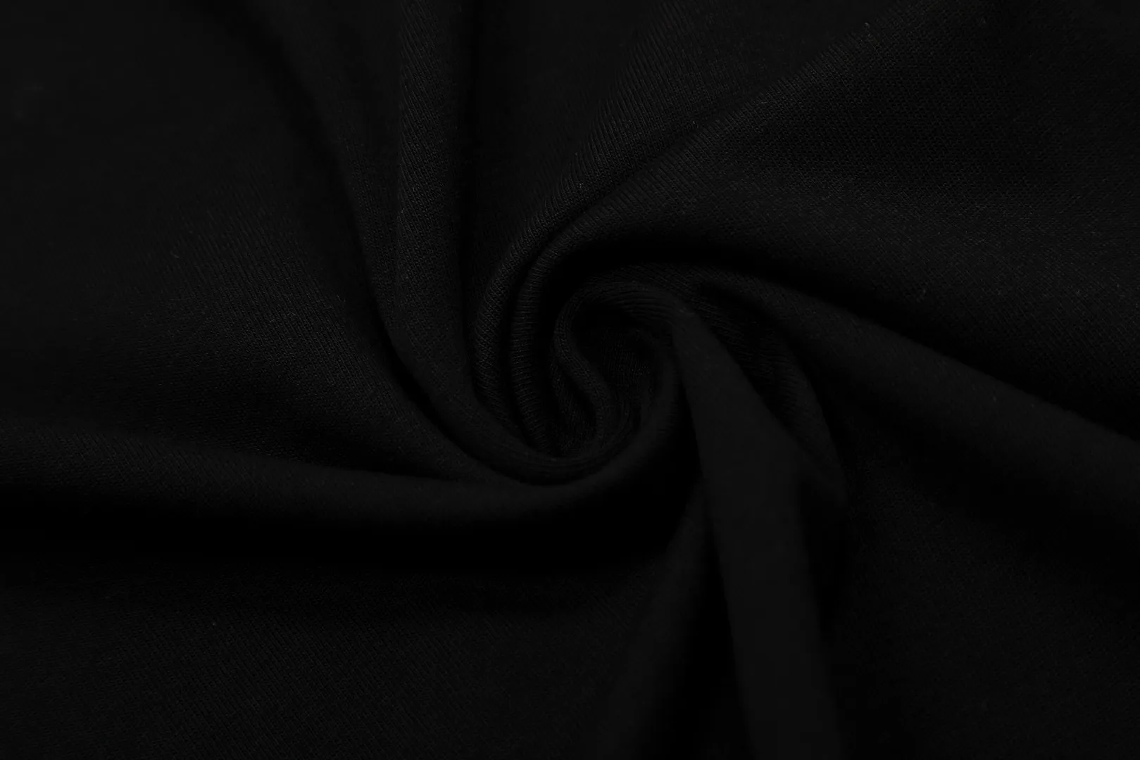 VIVI 143# "Exclusive style" vivienne west wood, Queen Mother of the West, Vivienne, Saturn silver retro short-sleeves. The new fabrics have been machine washed at high temperature + water twice. The only one in the entire network that achieves 0 shrinkage. The Solona thread is arranged. The threaded neckline does not deform. It is tight and dense. Comparisons are welcome. The full series of correct accessories. Every detail is completely restored and can be stretched directly.